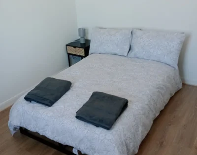 Studio 2 – Close to Town Centre, Railway & Regular Buses