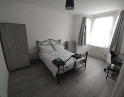 Ground Floor 1 Bed Apartment With Parking