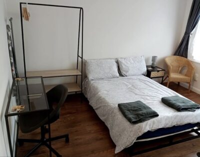 Studio 1 – Close to Town Centre, Railway & Regular Buses