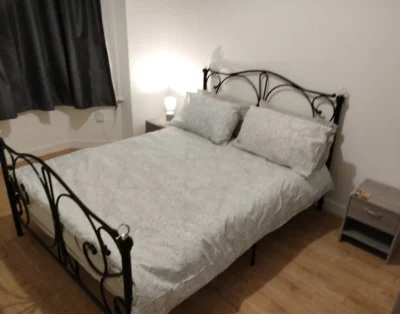 1 Bedroom Garden Flat close to Town Centre, Railway and Buses.